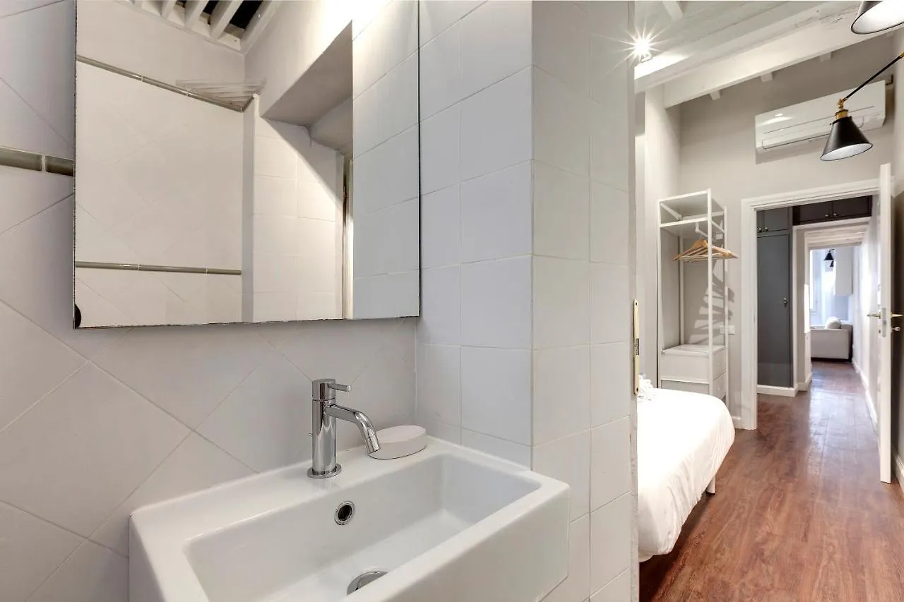 Cloe Apartment By Mamo Florence