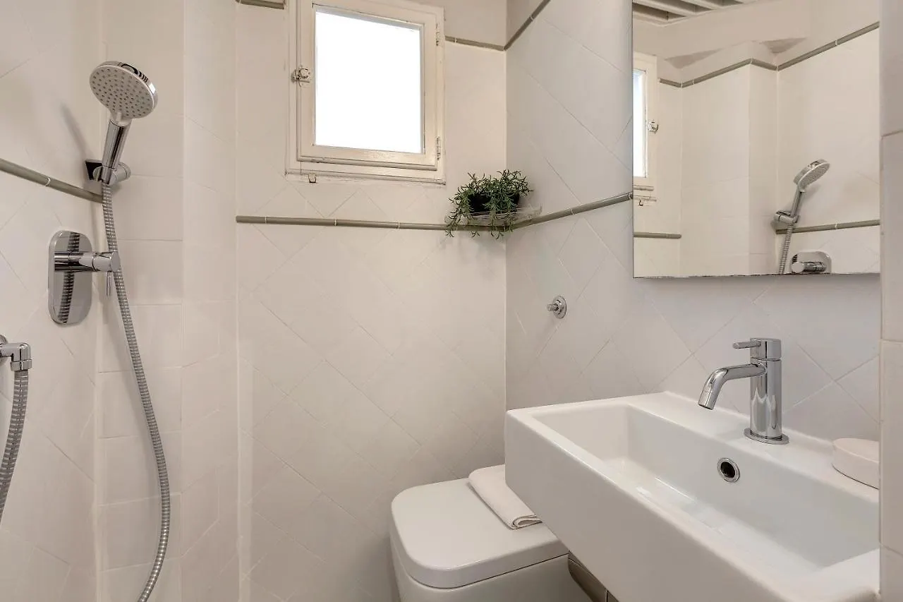 Cloe Apartment By Mamo Florence Italy