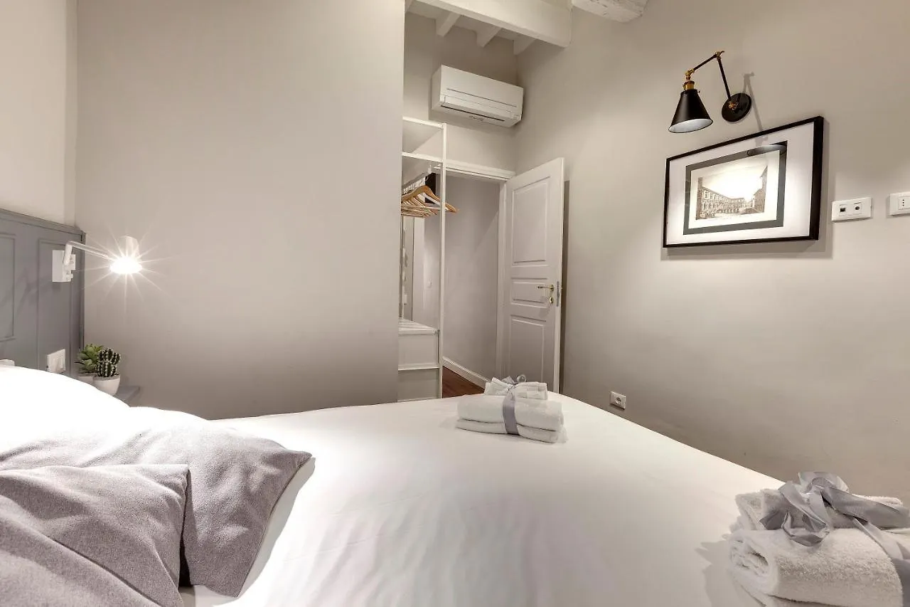 Cloe Apartment By Mamo Florence